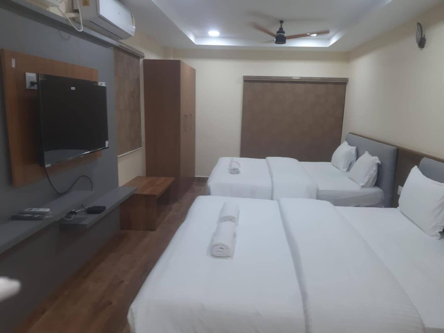 Lakshmi Narayana Grand Hotel Kanchipuram Bagian luar foto